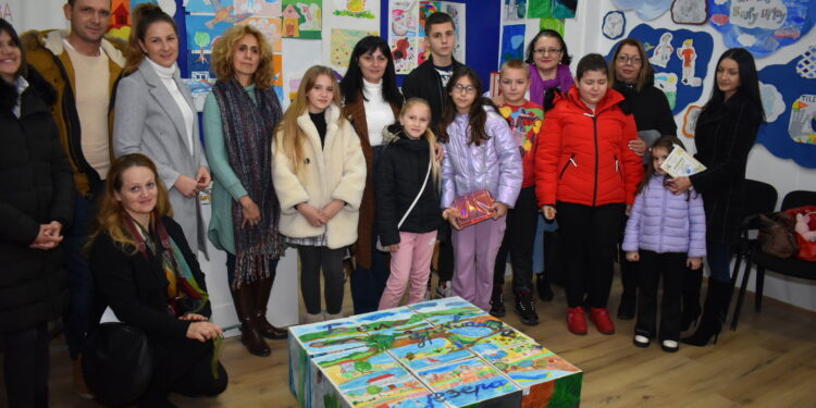 U Beloj Crkvi otvorena inkluzivna izložba “Skockaj Belu Crkvu”