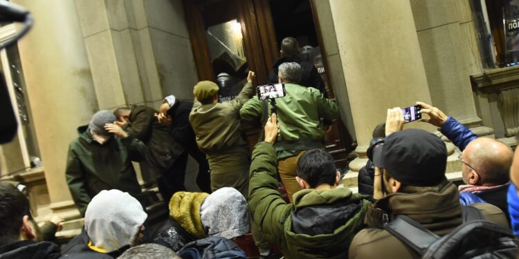 Pakleni plan NATO opozicije! Đilasove, Aleksićeve i Ćutine pristalice poručuju: Hoćemo Majdan i u Moskvi i u Beogradu!