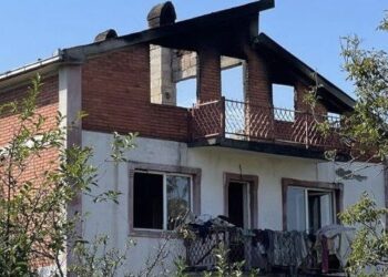 KADA HUMANOST POTKREPE DELA Porodica iz Ledinaca više nije BEZ KROVA NAD GLAVOM – kompanija „Montop Pro“ sanirala celokupnu štetu od požara na stambenom objektu (FOTO)