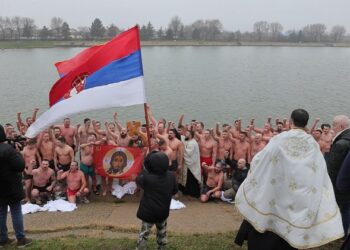 Vršački vitezovi plivali za Krst časni
