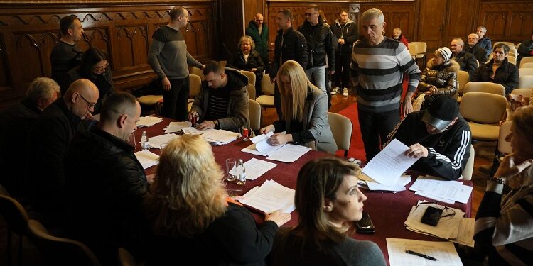 U Vršcu potpisani trojni ugovori za energetsku efikasnost: Za tri godine građanima 57 miliona