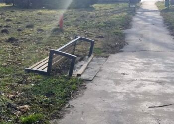 Huligani ponovo uništavali parkovski mobilijar u Alibunaru