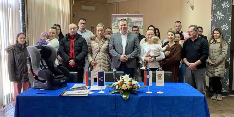 Plandište: Savet za bezbednost saobraćaja i ove godine deli auto sedišta