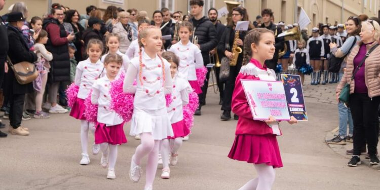 Belocrkvanske mažoretkinje na Petrovaradinskom karnevalu