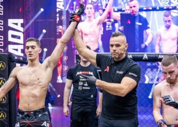 Kakav profi debi Bojovića! Totalna dominacija i nokaut u prvoj minuti! (VIDEO)