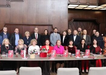 Dvojezična antologija „Najlepše pesme…damama na dar!“ predstavljena u Ambasadi Rumunije