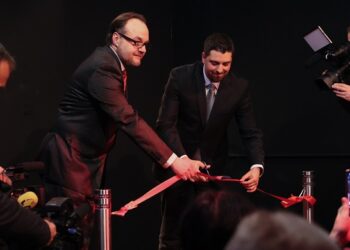 Radomir Putnik se posle 32 godine vratio u Vršac: Otvorena kamerna scena „Kibicfenster kod Sterije“
