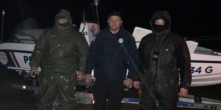 Nova uspešna akcija ribočuvara i policije: Jedno lice privedeno, zaplenjeni auto, čamac, mreže…