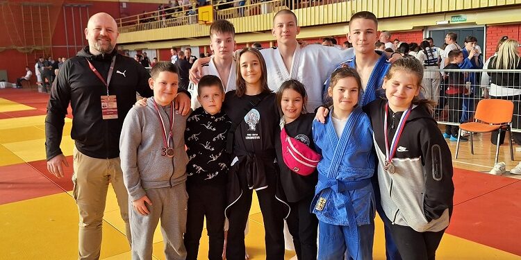 Pet medalja za vršačke džudiste na međunarodnom turniru u Srbobranu