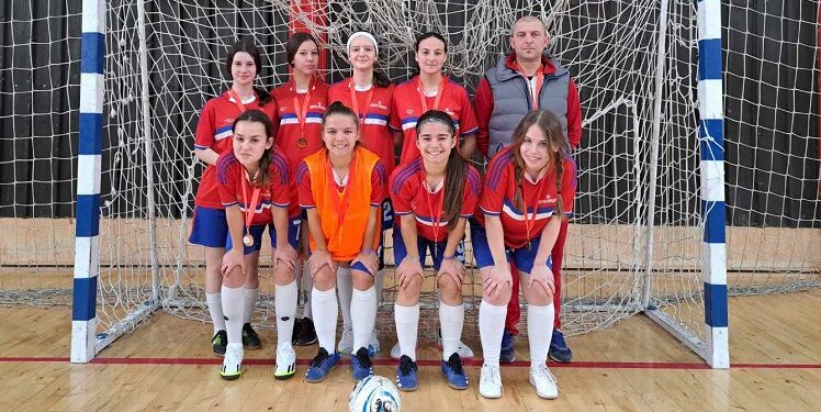 Devojčice OŠ Dositej Obradović izborile plasman na međuokružno takmičenje u futsalu