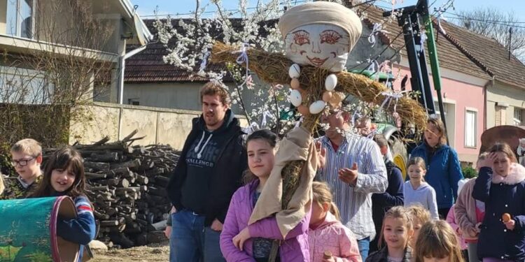 U Kruščici obeležen običaj iznošenja Morane