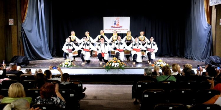 Bogatstvo folklora predstavljeno na Opštinskoj smotri u Plandištu