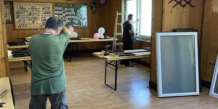 Hajdučica: Nova stolarija na lovačkom domu