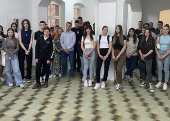 Kulturni centar Vršac: Otvorena izložba radova učenika Hemijsko medicinske škole
