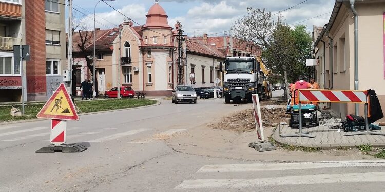 Sanira se trotoar u Sterijinoj ulici