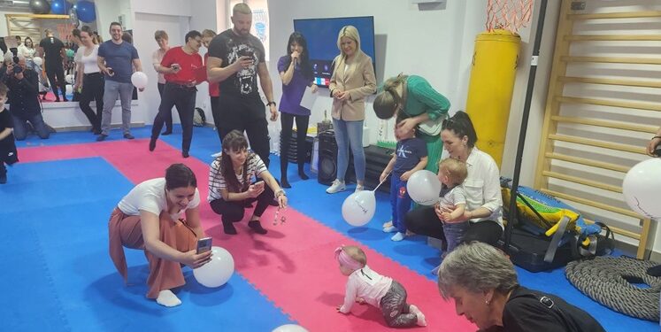 U Vršcu održano takmičenje beba u puzanju – Puzijada