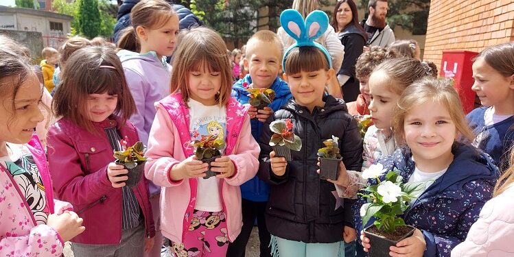 JKP Drugi oktobar i PU Čarolija sadnjom cveća obeležili Dan planete