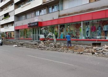 Apel građanima za strpljenje: Saniraju se pešačke staze na Trgu pobede
