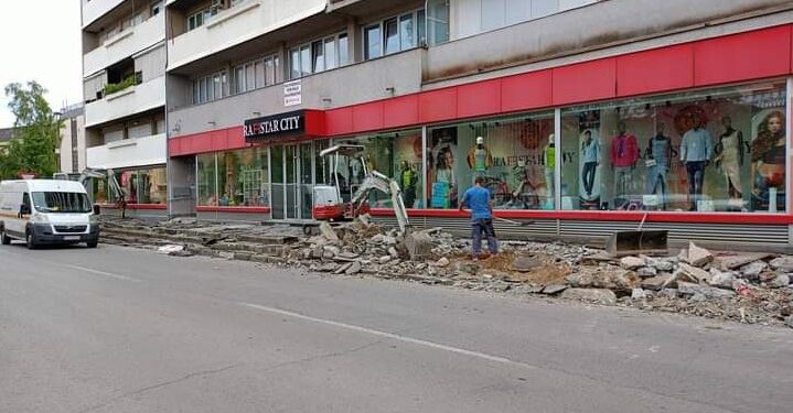 Apel građanima za strpljenje: Saniraju se pešačke staze na Trgu pobede