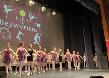 Izvedena Plesna predstava „Na prstima kroz vreme“