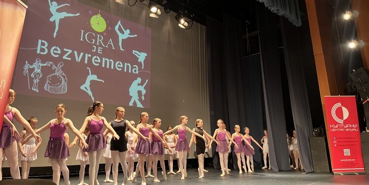Izvedena Plesna predstava „Na prstima kroz vreme“