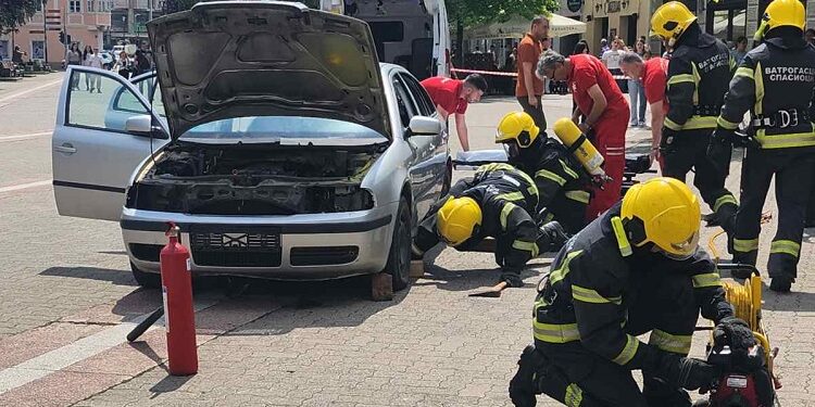 Pokazna vežba spasavanja u slučaju saobraćajne nezgode prikazana u Vršcu