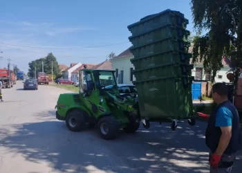 Obezbeđene nove kante i kontejneri za JP Polet Plandište