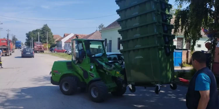 Obezbeđene nove kante i kontejneri za JP Polet Plandište