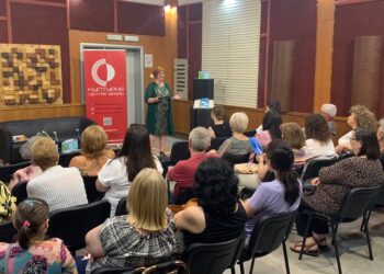 KC Vršac: Održano predavanje i poetsko veče Nataše Babeu