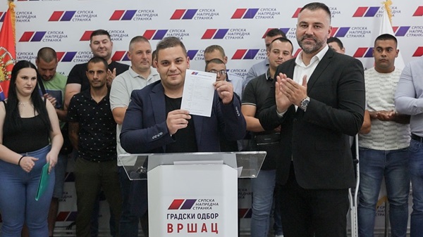 Razumna odluka razočaranih vršačkih demokrata: Njih 50 prešlo u SNS, među njima i odbornik