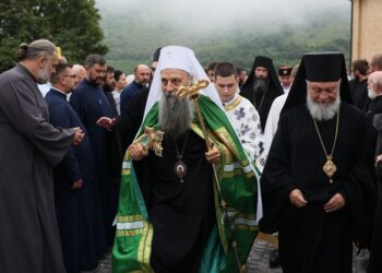 Patrijarh Porfirije osveštao novi manastirski hram Presvete Bogorodice Trojeručice u Malom Središtu