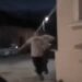 Uznemirujuć video iz Gudurice širi se društvenim mrežama: Maloletnici napali bolesnog čoveka