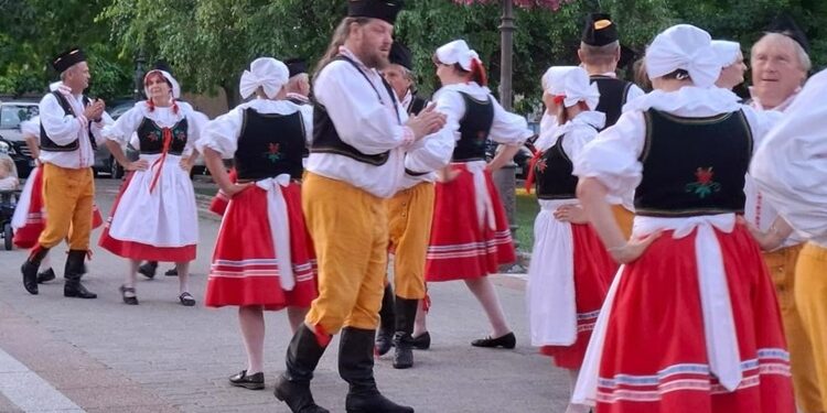 Mesec češke kulture: Folklorni nastup grupe iz Češke Republike, u srcu Grada Vršca