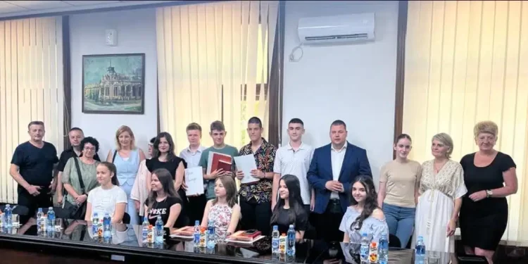 Uručene „Vukove diplome“ najboljim učenicima Plandišta