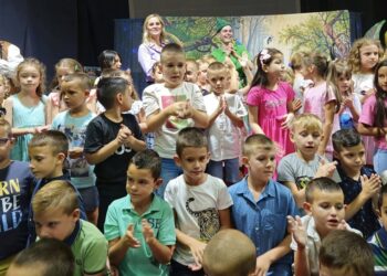 Prijem i predstava za đake prvake u Beloj Crkvi
