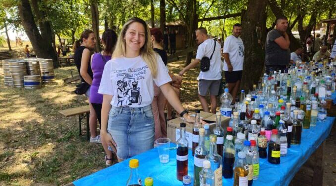 Festival rakije u Jasenovu privukao veliki broj posetilaca (VIDEO)