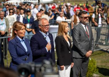 Prvi vek Vazduhoplovne akademije: Spektakularni aeromiting na nebu iznad Vršca pratilo 15.000 ljudi