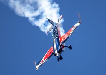 Prvi vek Vazduhoplovne akademije: Spektakularni aeromiting na nebu iznad Vršca pratilo 15.000 ljudi