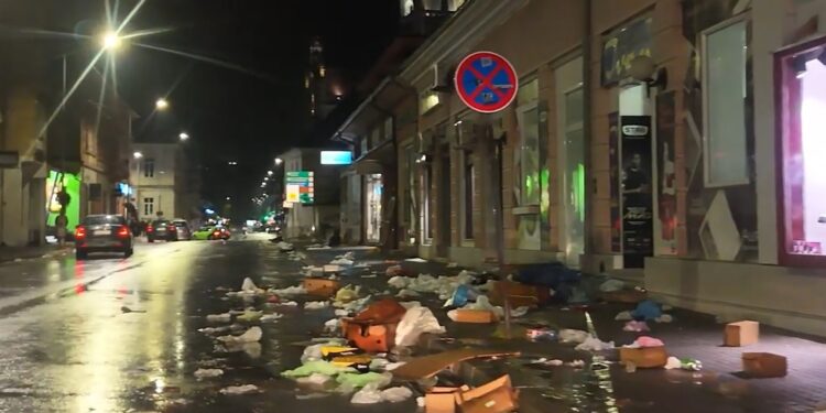 Vredne ruke: JKP Drugi oktobar tokom noći očistilo Vršac posle Grožđebala (VIDEO)