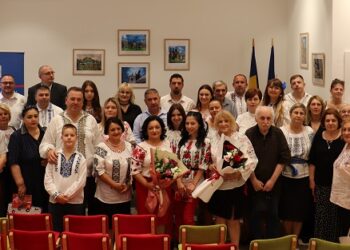 Predstavljena zbirka pesama „Anđeli i Hologrami“ Marijane Stratulat i Veronike Balaž