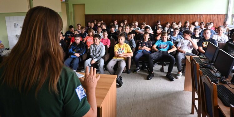 Edukativne aktivnosti u okviru projekta „Revitalizacija livadskih i stepskih staništa radi očuvanja biodiverziteta Vršačkih planina“