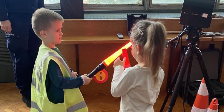Vršačka policija otvorila vrata najmlađima povodom Dečje nedelje