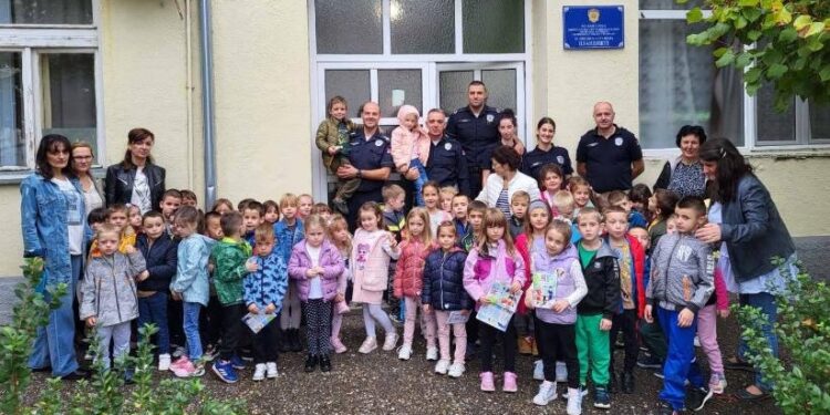Policijski „Dani otvorenih vrata“ za mališane u Plandištu