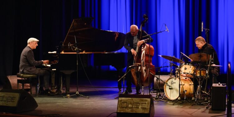 Jazztronic je punoletan!