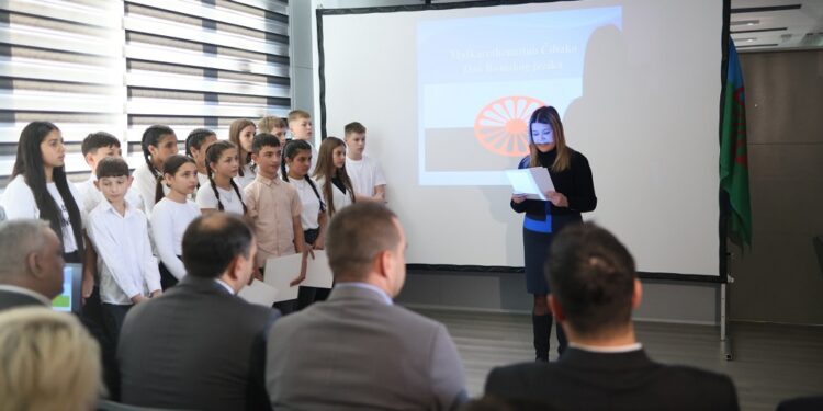 Svetski dan romskog jezika obeležen priredbom u prostorijama Doma omladine