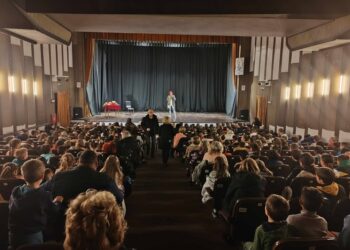 Plandište: Prepuna sala bioskopa na predstavi o sprečavanju vršnjačkog nasilja