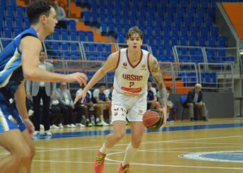 Popović, MVP kola, poklanja patike deci Vršca