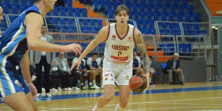 Popović, MVP kola, poklanja patike deci Vršca