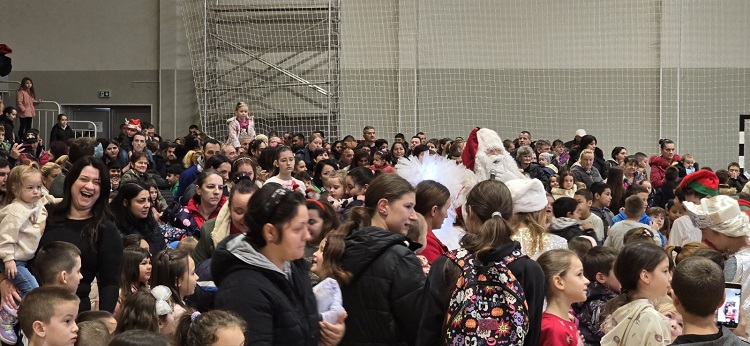 Novogodišnja čarolija u Alibunaru: Praznik radosti za najmlađe
