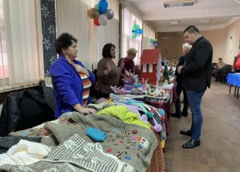 Novogodišnji bazar u Plandištu okuplja veliki broj izlagača